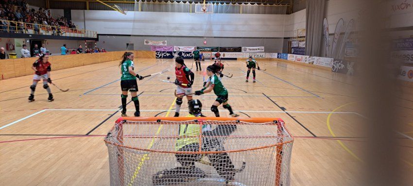 Ainara Anido disputa la bola en el área del Alcobendas Ainara Anido disputa la bola en el área del Alcobendas
